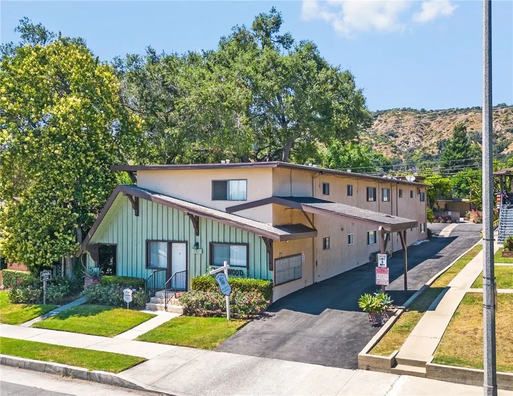 729 W Foothill Blvd