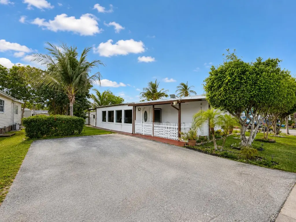 11201 SW 55th St Unit F16