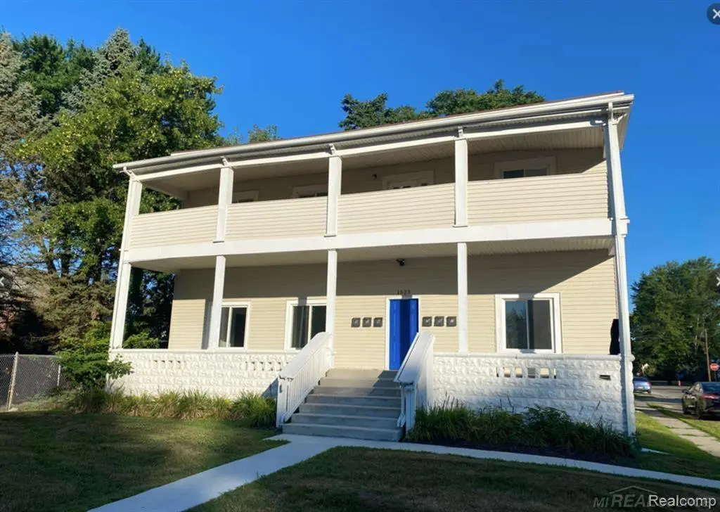 1523 Saint Clair River Dr