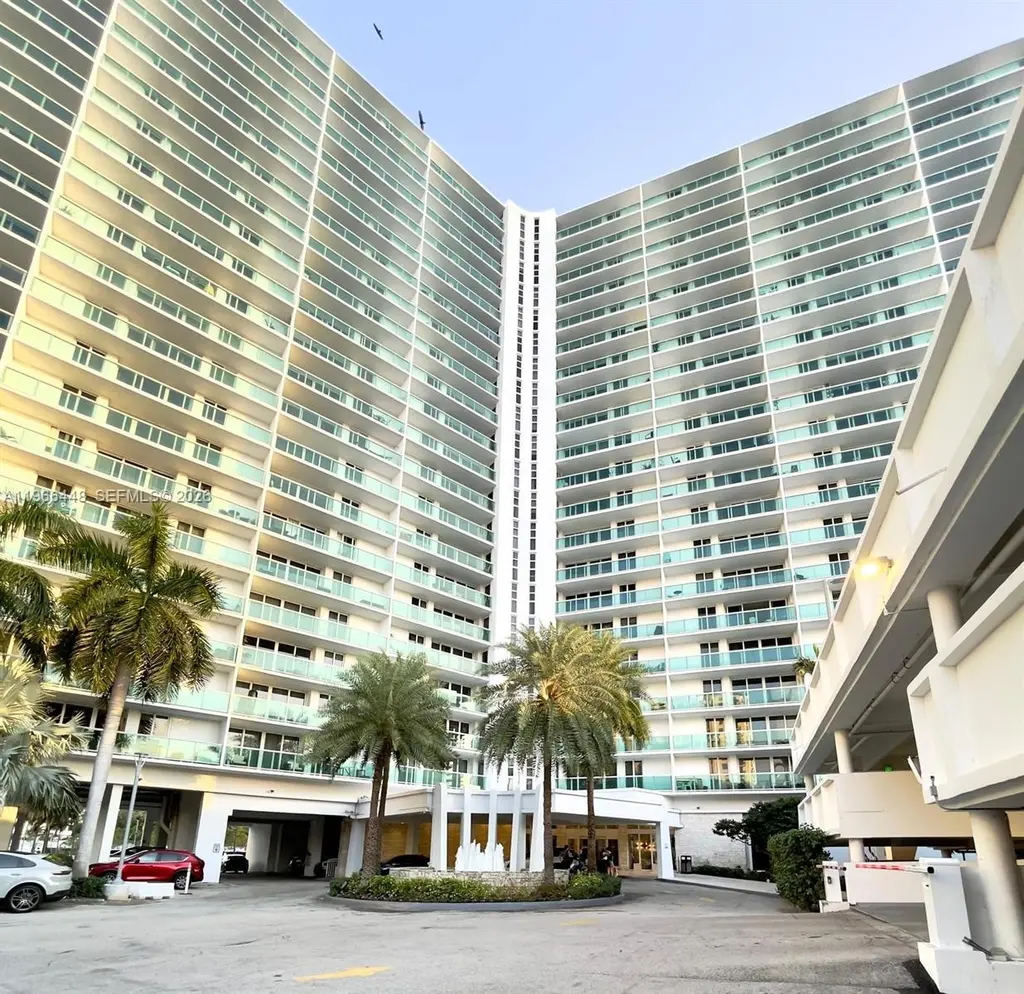 100 Bayview Dr #412