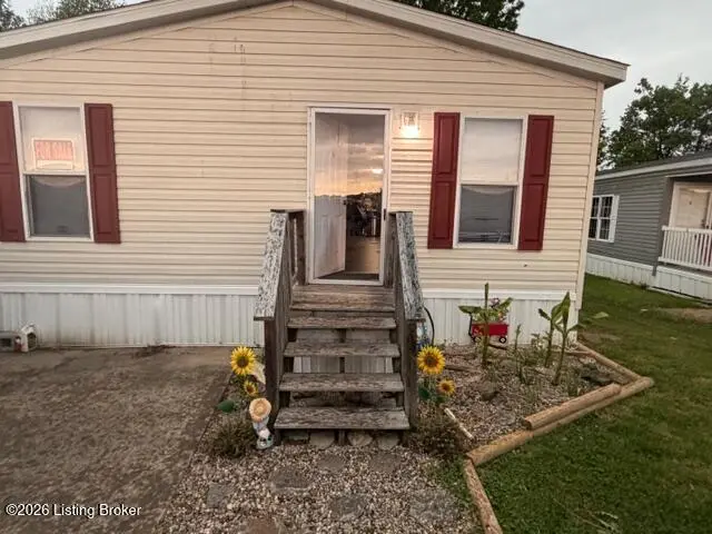 64 Floyd St