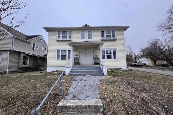 701 & 703 E Walnut St