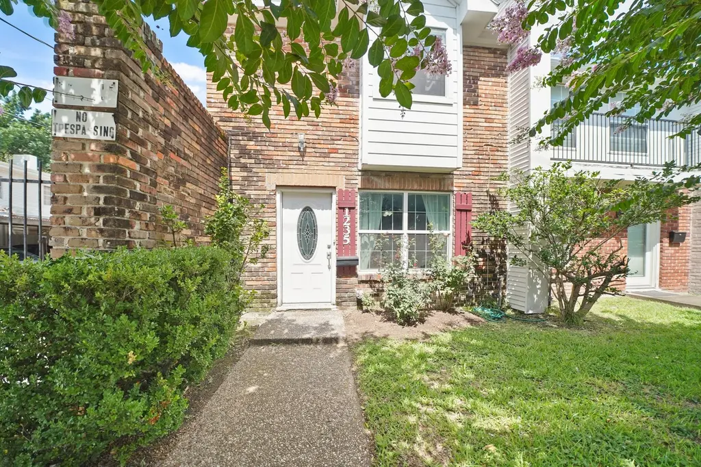 1235 Witte Rd #8