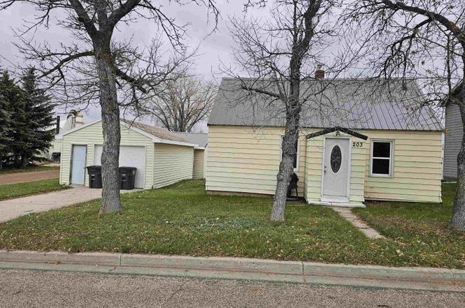 203 4th Ave E