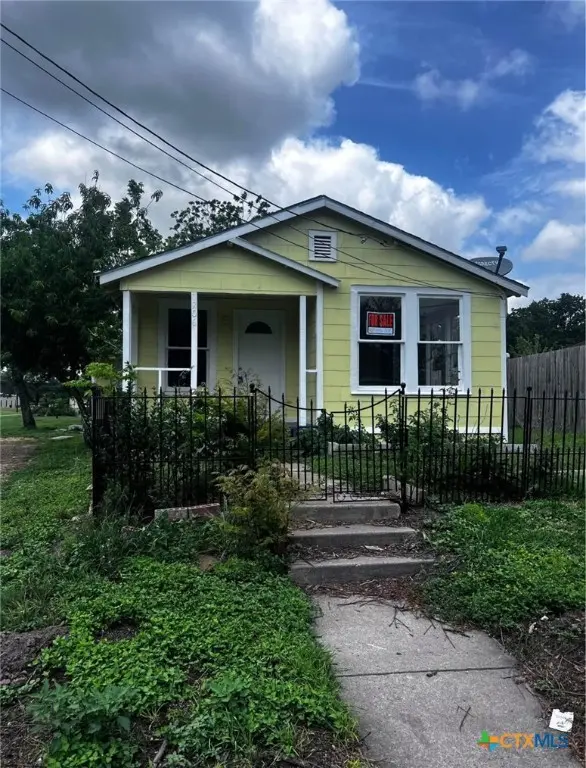 706 E Virginia