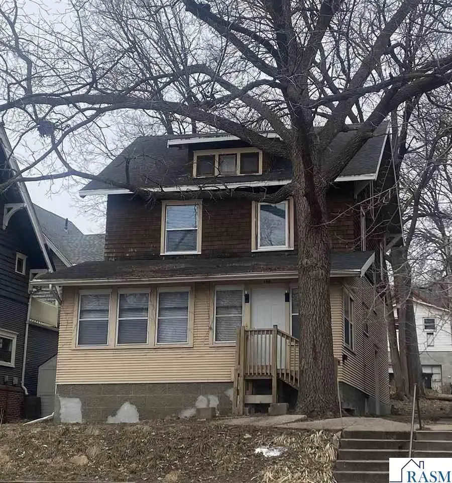 109 S 4th St