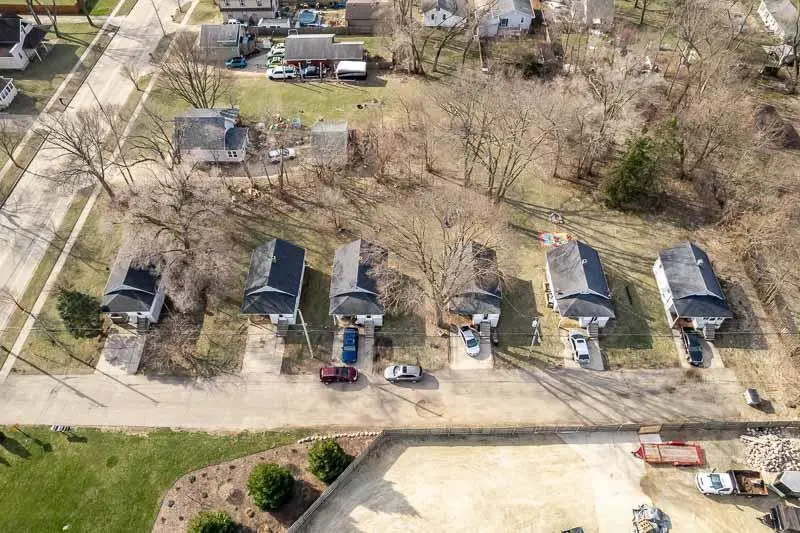 826-850 Sharpes Ct