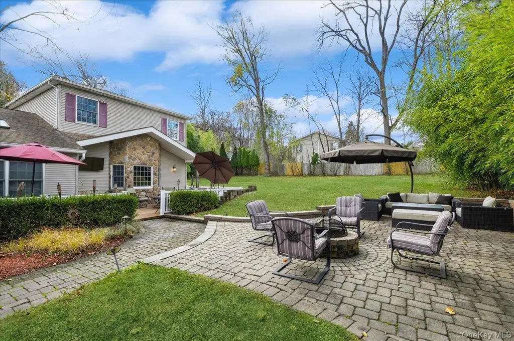 25 Foxwood Rd