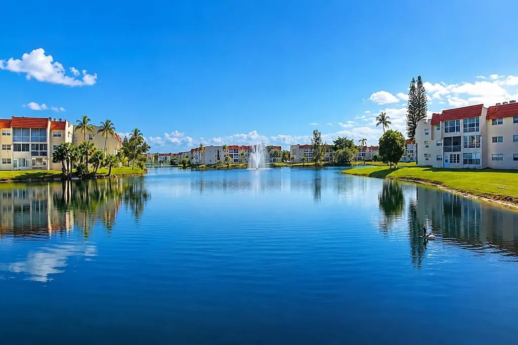 2750 W Sunrise Lakes Dr W #112