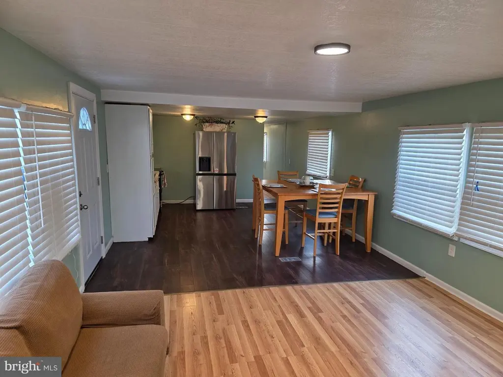 1216 Janet Dr
