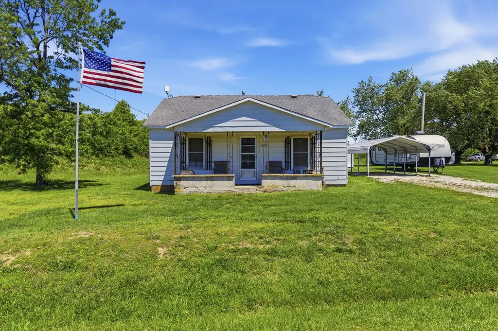 867 E Main St