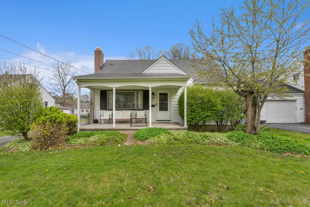 4649 Waseka Ln