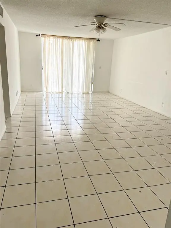 1830 Dixianna St #201