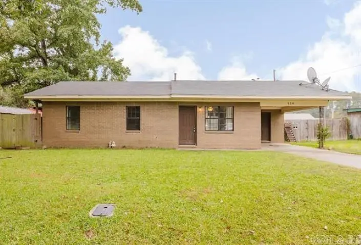 904 Poplar Dr