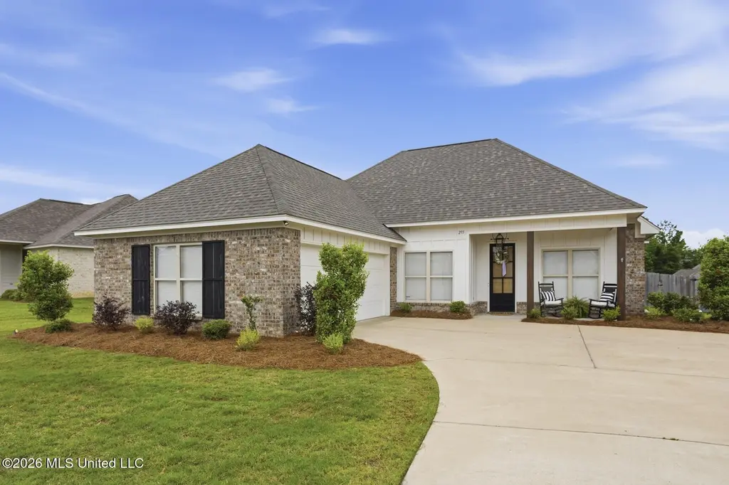235 E Buttonwood Ln
