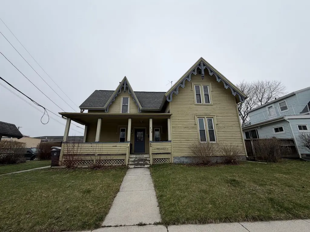 309 Broadway St