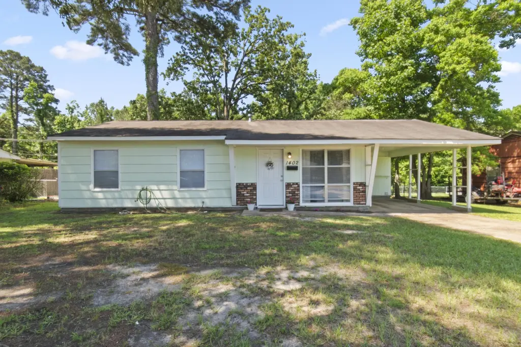 1402 Aaron Ave