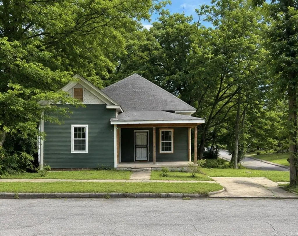 520 E Charles Bussey Ave