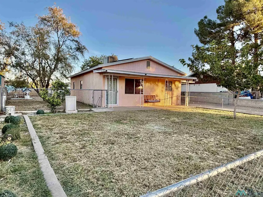 406 Leavel St