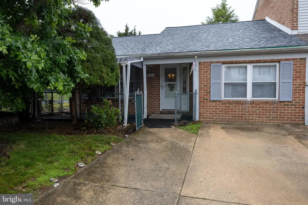 1701 Heather Pl