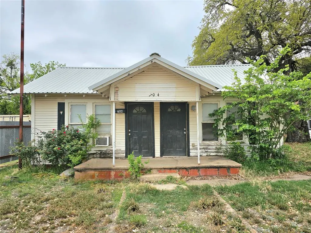704 S 2nd St