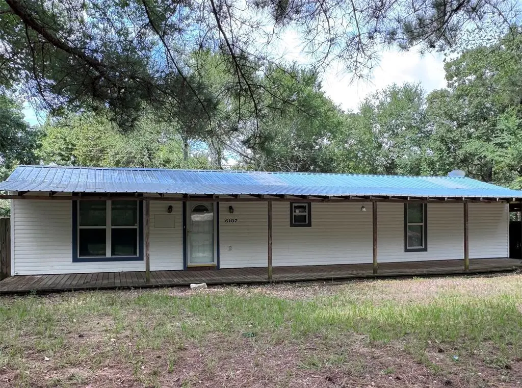 6107 Apache Dr