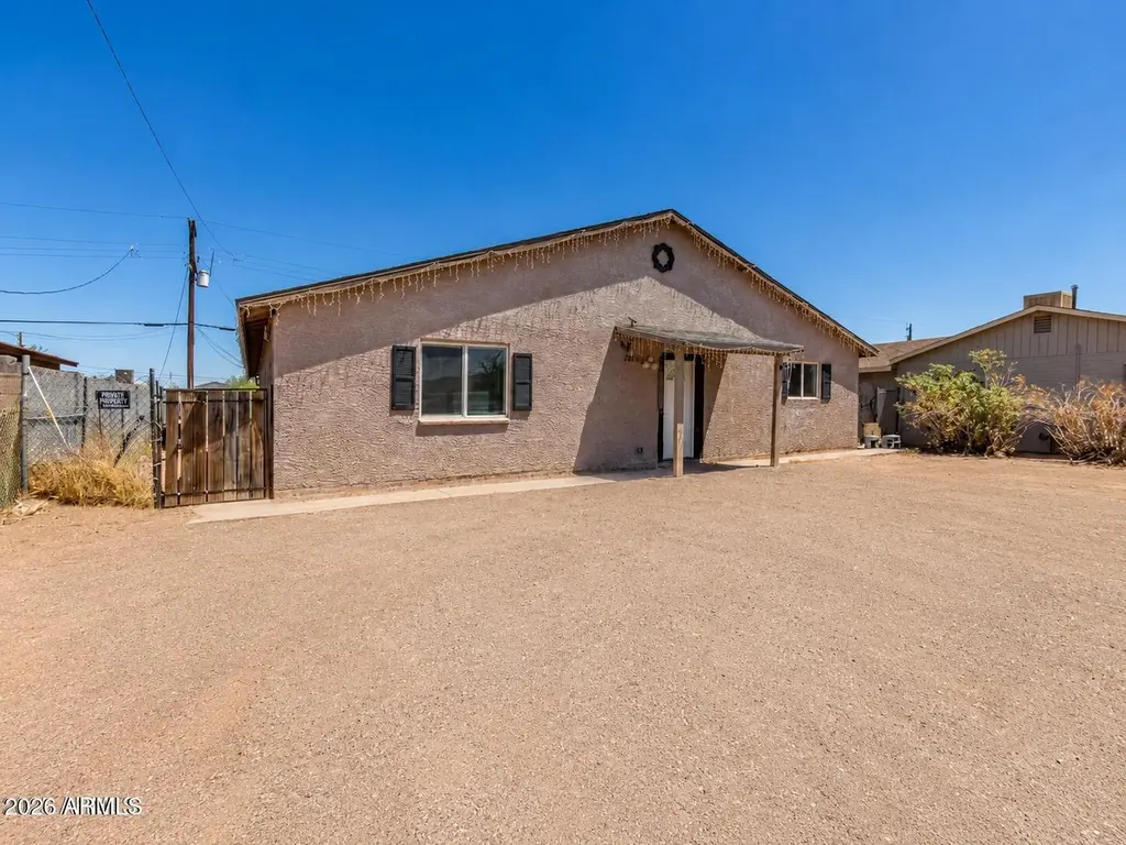 2828 E Chipman Rd