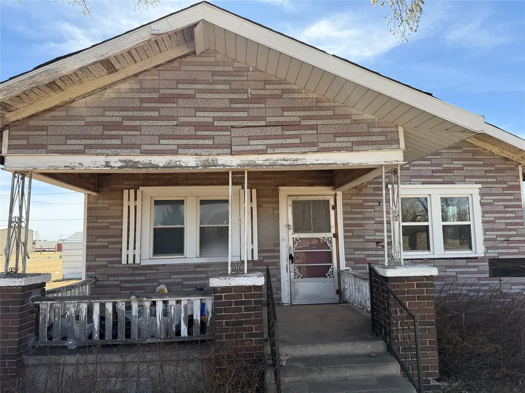 310 E Broadway Ave