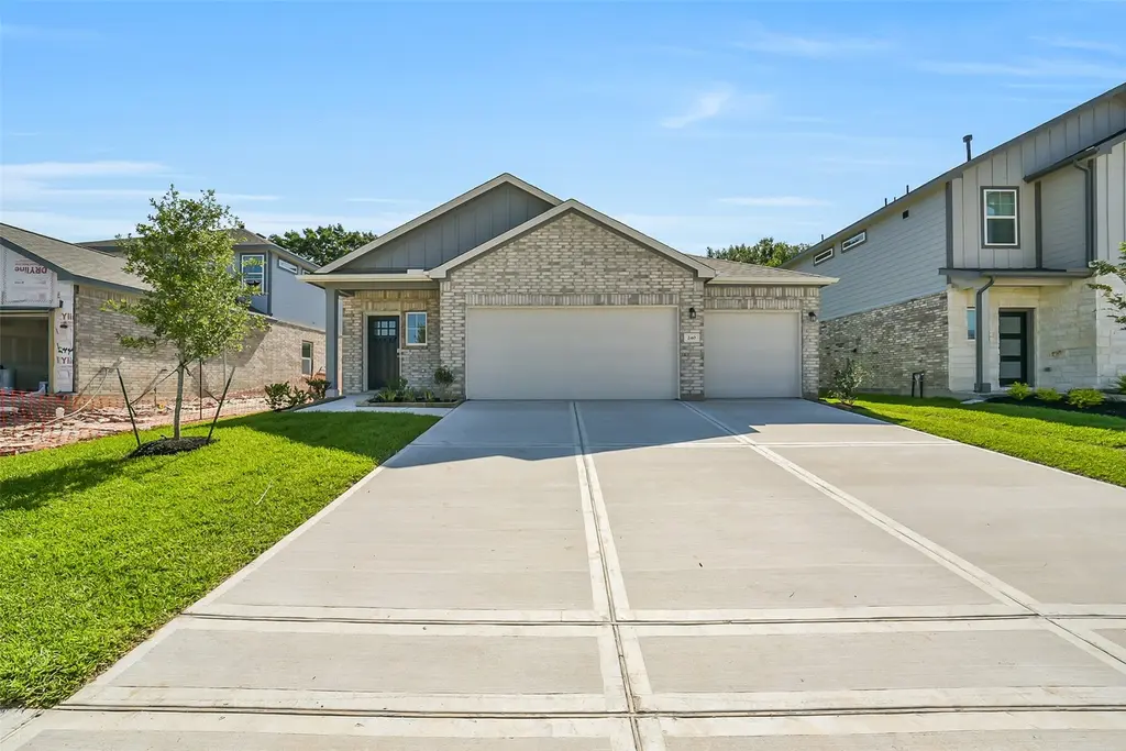 240 Harlingen Dr