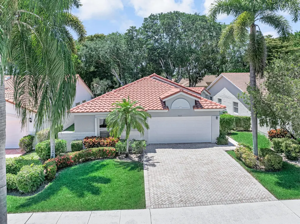 9822 Harbour Lake Cir
