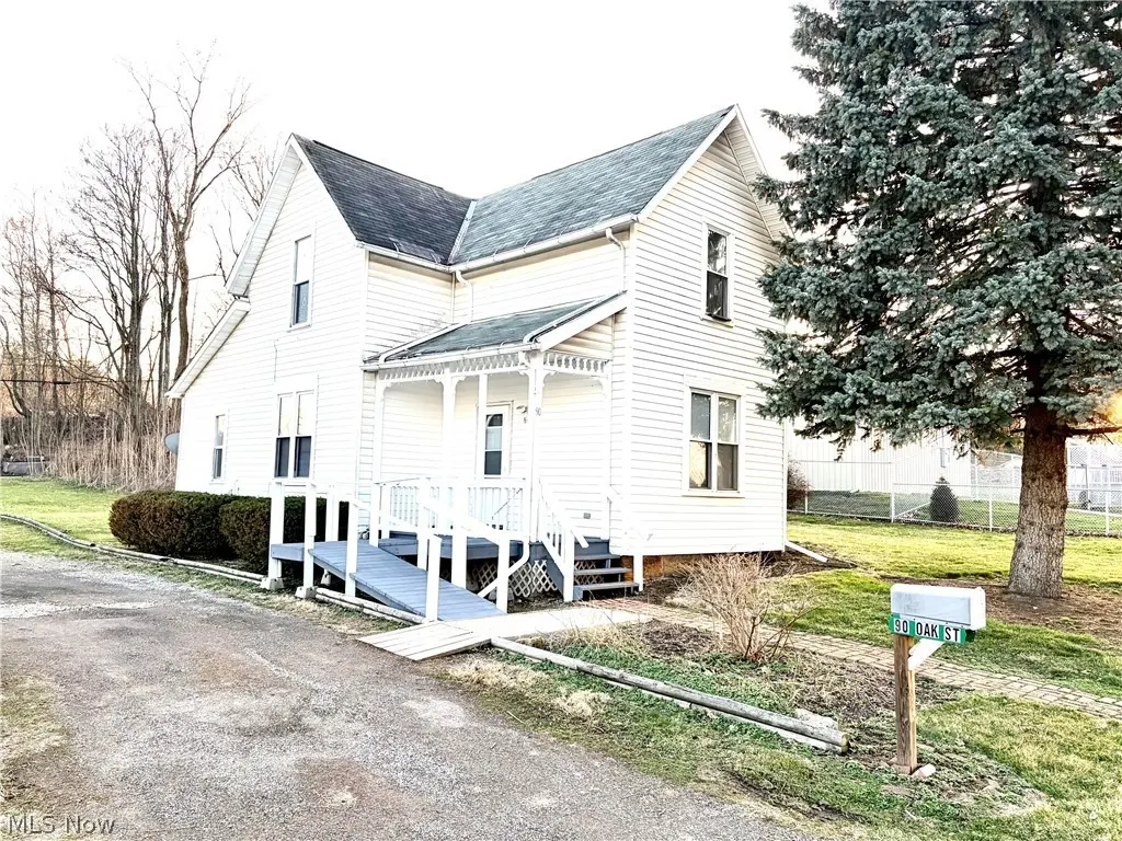 90 Oak St