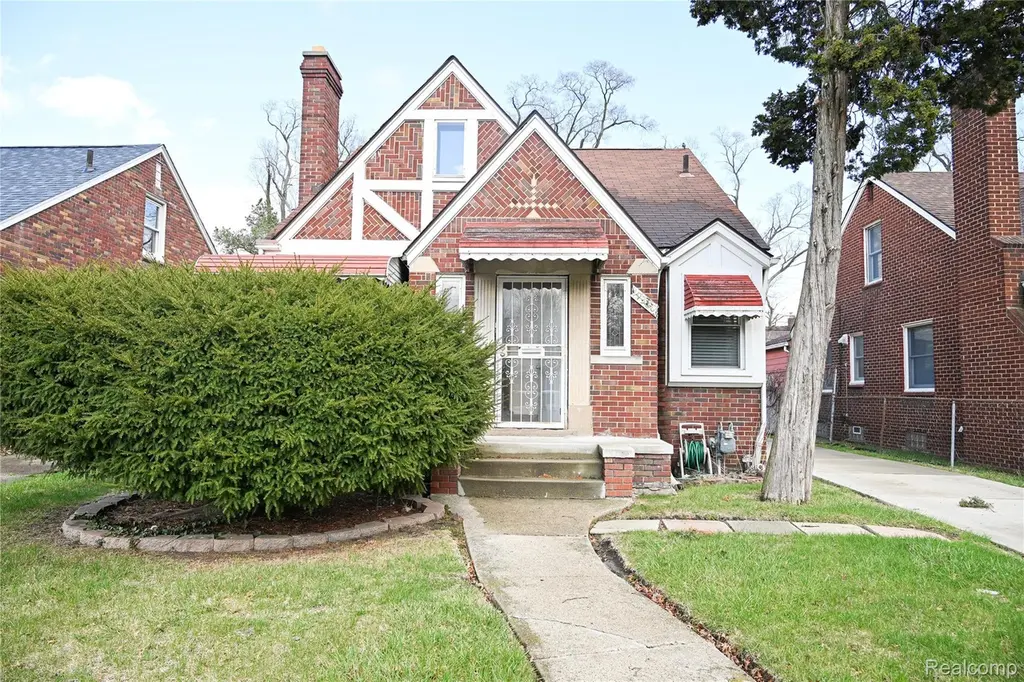19330 Tracey St