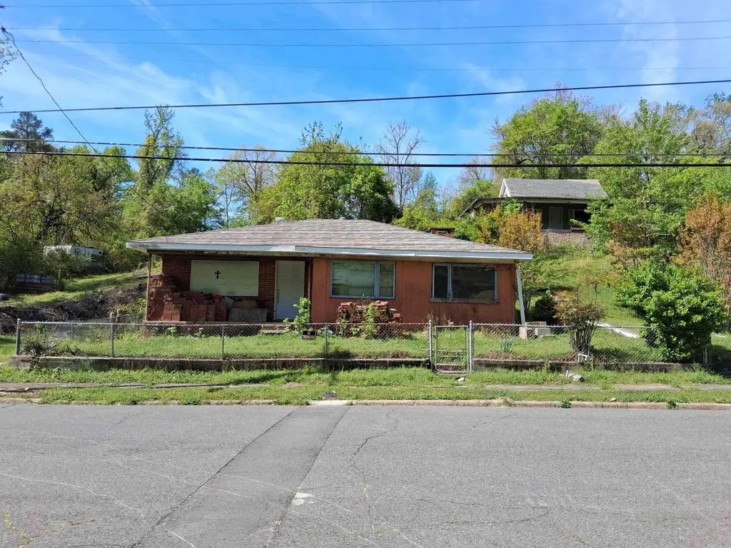 419 Holly St