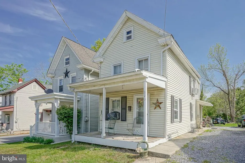 323 S Main St