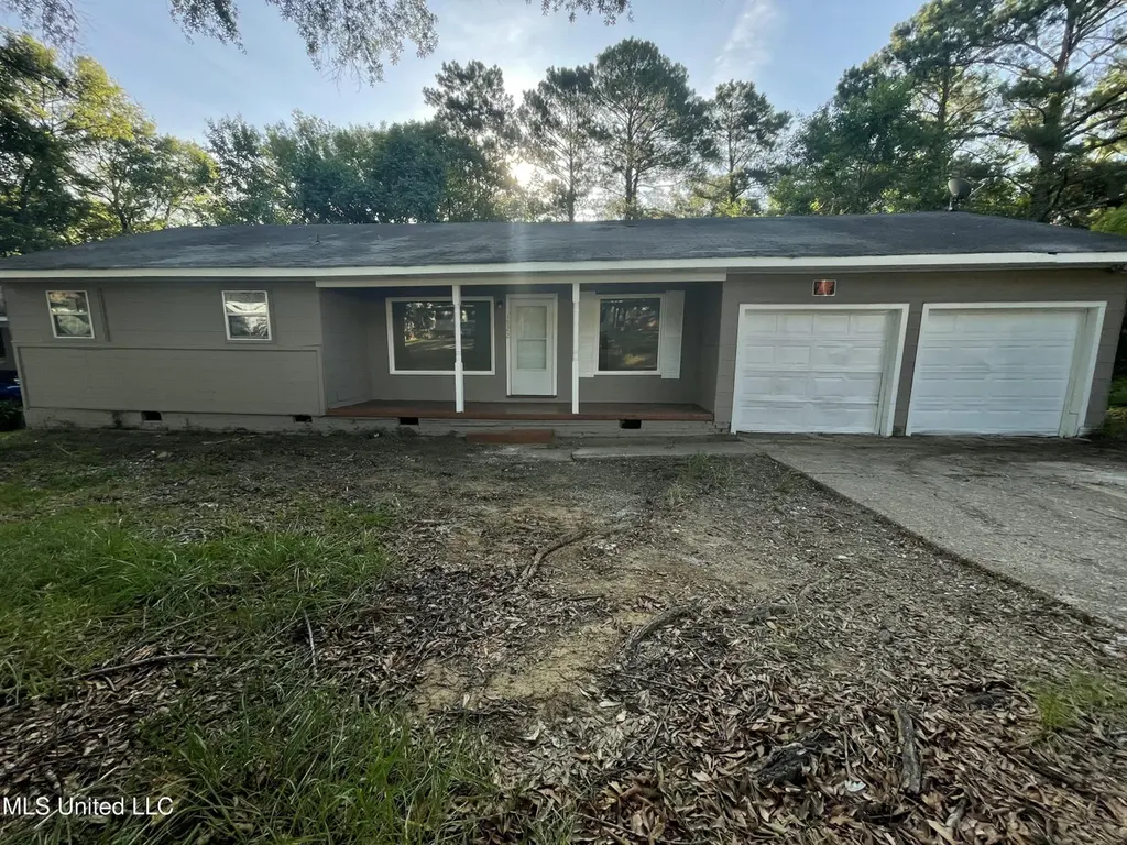 1922 Shamrock Dr