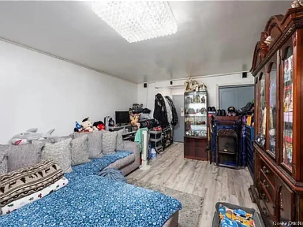 2661 Marion Ave Unit 5A