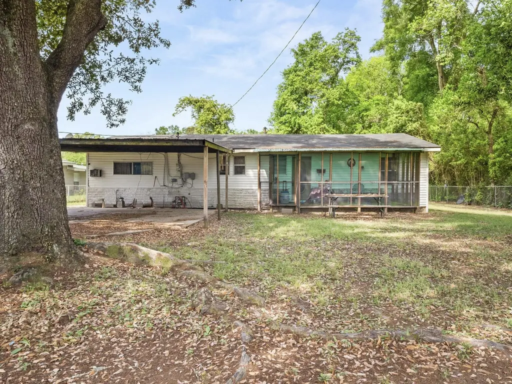 421 Pecan St