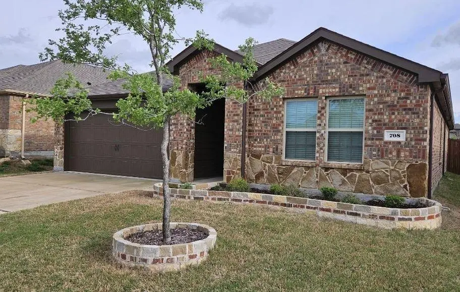 708 English Dr