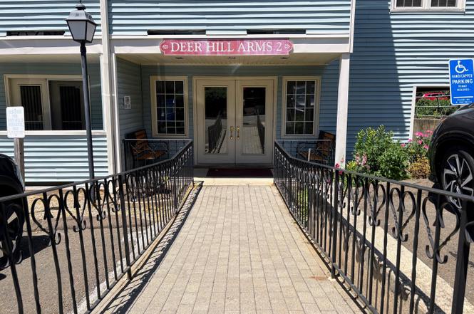 136 Deer Hill Ave #205