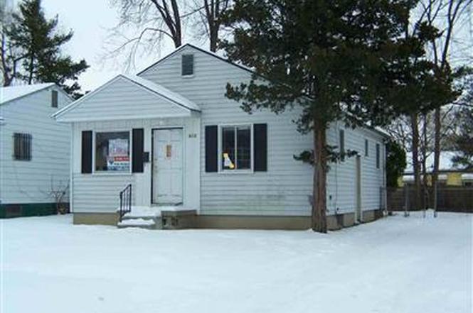 613 W Foss Ave