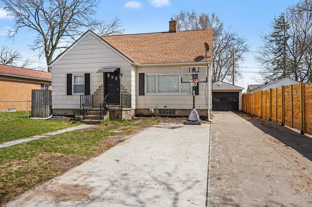 402 Patterson Ave