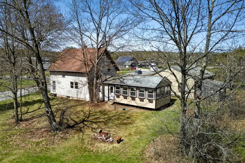 133 Gardiner Rd