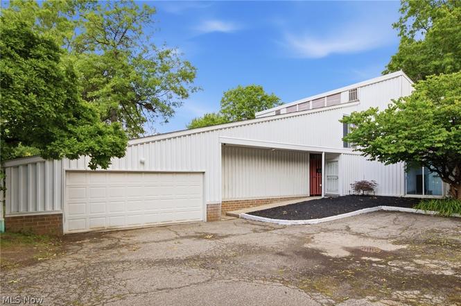 13 Sutton Pl