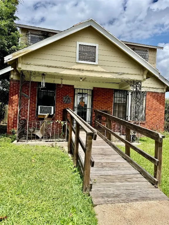 105 Dresden St