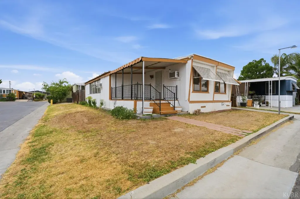 852 E Grangeville Blvd