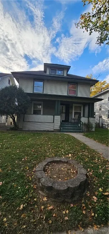 1233 Everett Dr