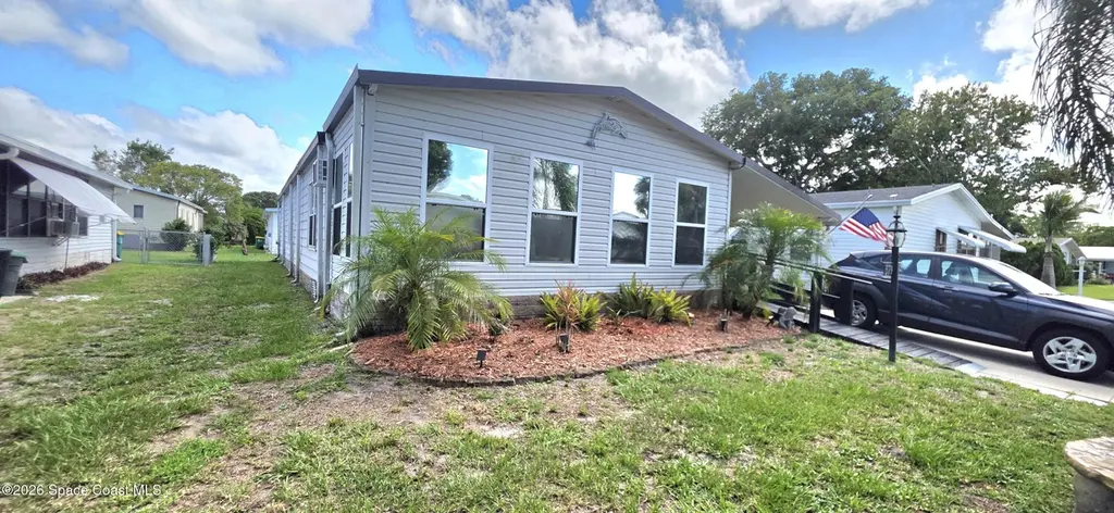 579 N Dolphin Cir