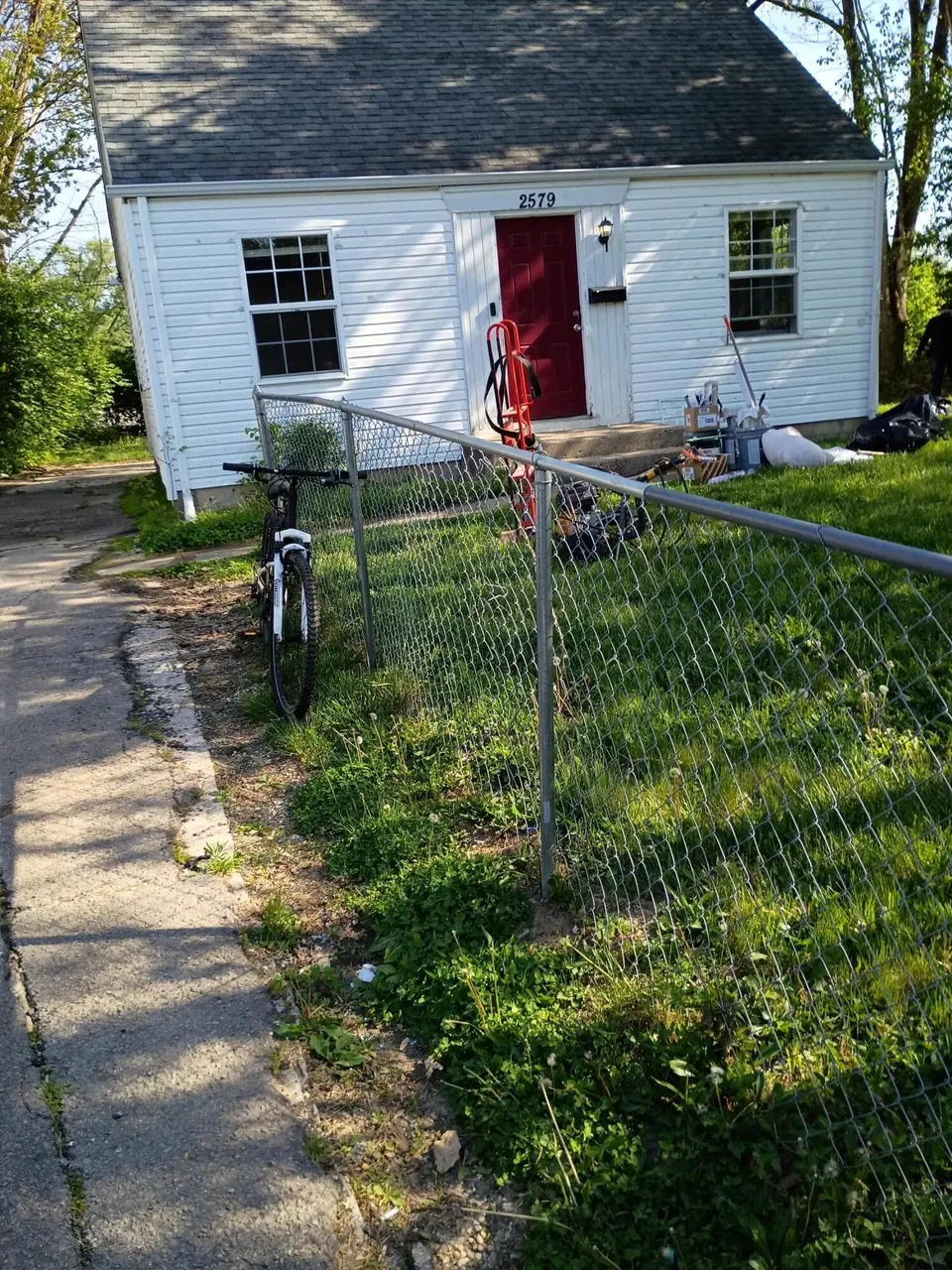 2579 Lexington Ave