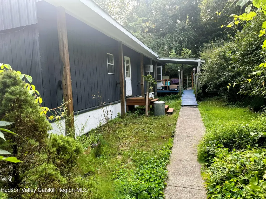 16 Field Rd