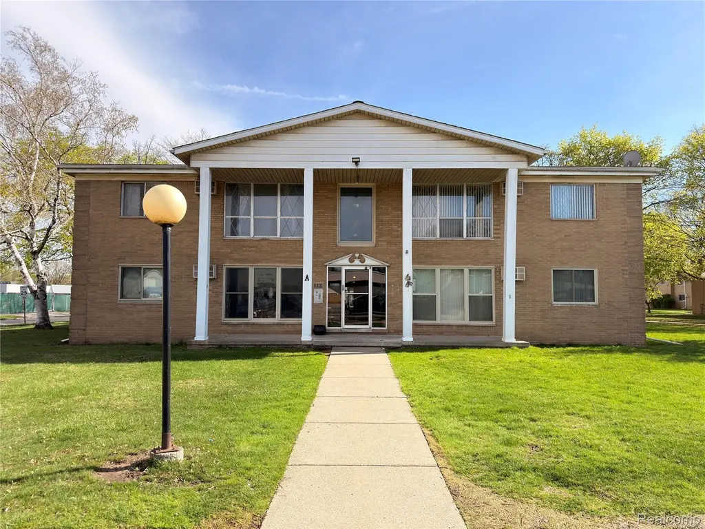 26305 W 7 Mile Rd #206